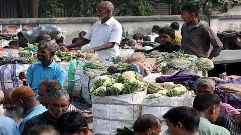 কৃষককে কেন ৩-৪ টাকায় ফুলকপি বিক্রি করতে হয়?...