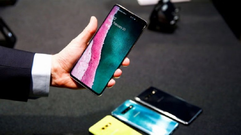 স্মার্টফোনের বড় ক্ষতি হতে পারে যেসব ভুলে...