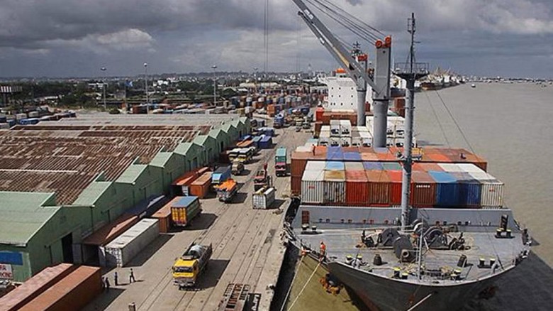 ৩৮ হাজার ৮০০ টন চাল নিয়ে চট্টগ্রাম বন্দরে দুই জাহা...