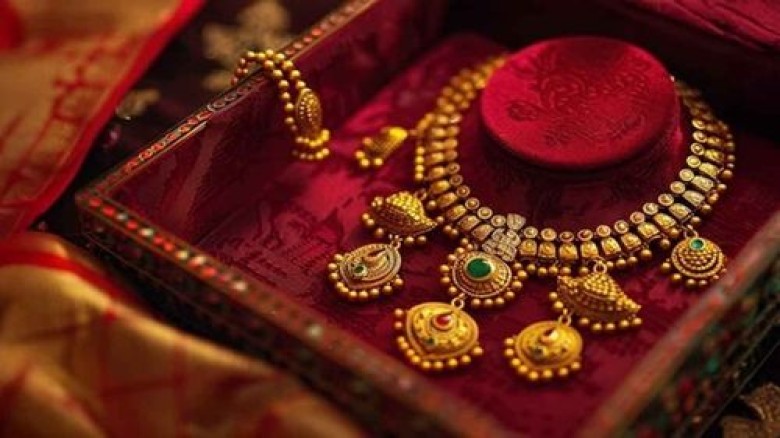 দেশের বাজারে  নতুন দামে বিক্রি হচ্ছে সোনা...