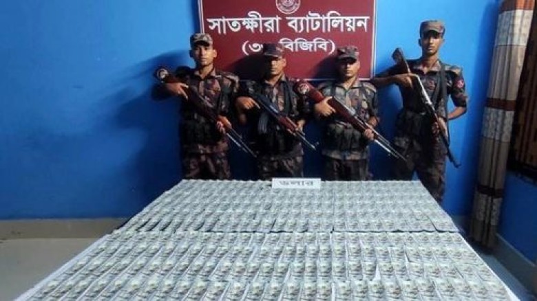সীমান্তে বিজিবির অভিযানে ৩০ হাজার মার্কিন ডলার উদ্...