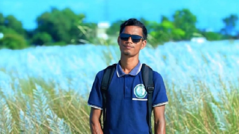 কক্সবাজার সৈকতে সততার প্রতিচ্ছবি: এক অনন্য ক্যামেরাম্যান মামুন সাঞ্জু