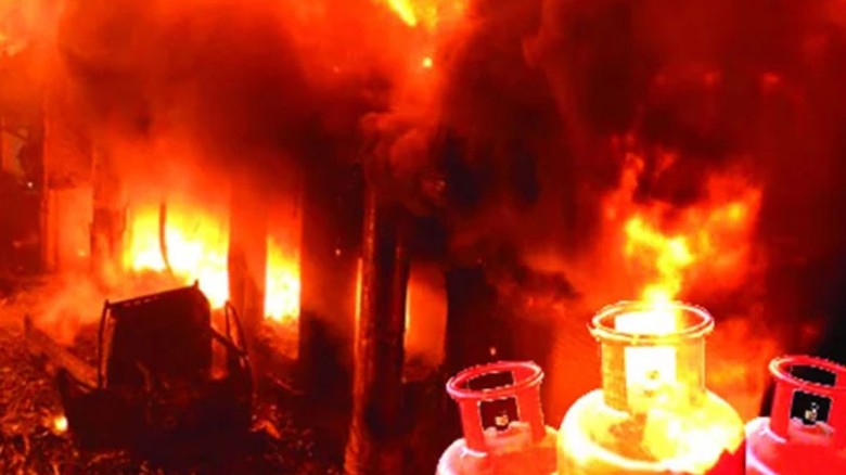 ওয়ারীতে পাস্তা ক্লাব রেস্টুরেন্টে সিলিন্ডার বিস্ফোরণে আহত  ৮