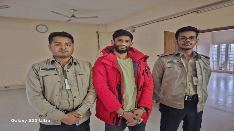 ভাঙ্গুড়ায় ১০ কেজি গাঁজা ও নগদ টাকা সহ মা