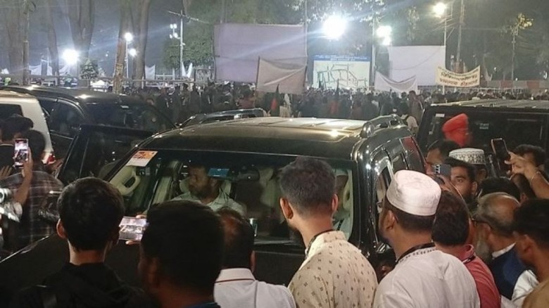 শহীদ মিনারে জামায়াত আমিরকে দেখে ‘রাজাকা