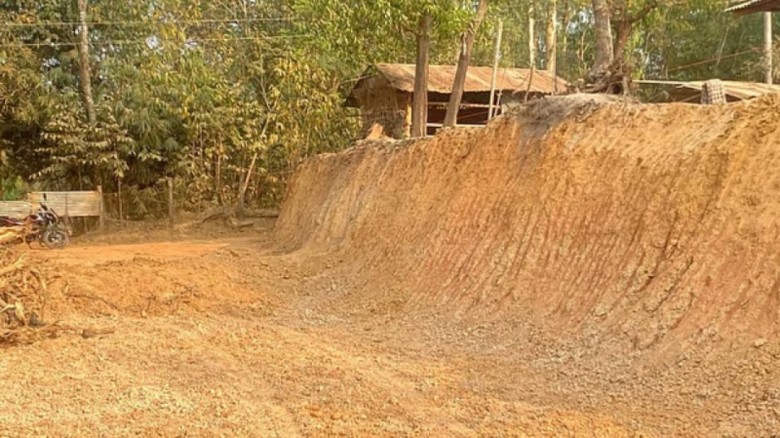 ৪০ দিনে বিশাল পাহাড়কেটে সাবাড় ,অসহায় বন 