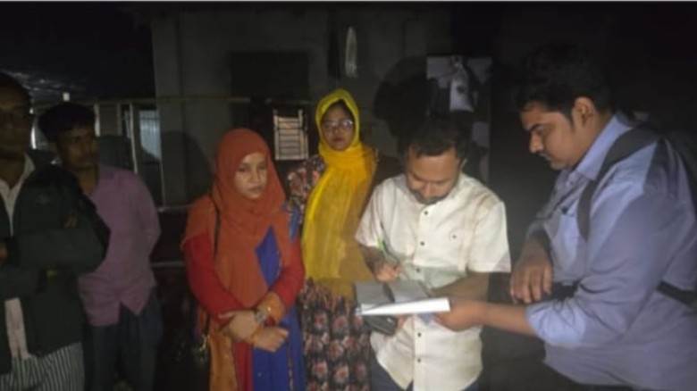 ভাংগুড়ায় নকল দুধ বানাতে ছেলেকে সাহায্য ক