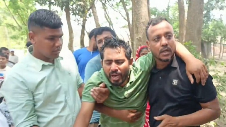 কুমিল্লায় পৃথক সড়ক দুর্ঘটনায় শিক্ষার্থীস