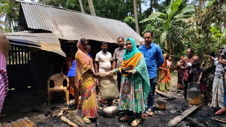 একটি বজ্রপাতেই শেষ চিতলমারীর দরিদ্র পরিব